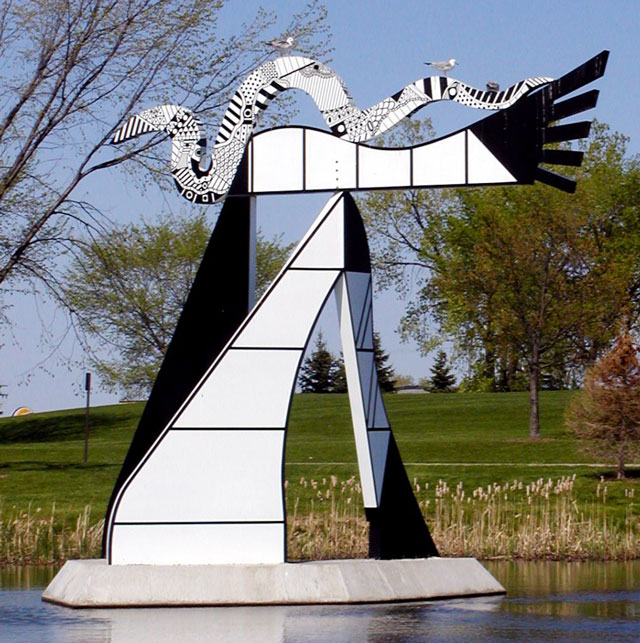 20210829_McGee_Scultpurecdf1e844-2aff-4fd1-bb03-0e5077f8aaa8 Black and white McGee Sculpture in a pond