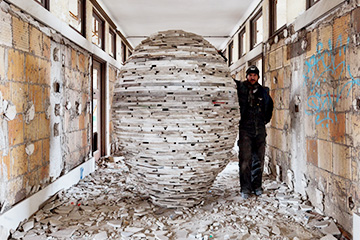 Artist Scott Hocking with the 