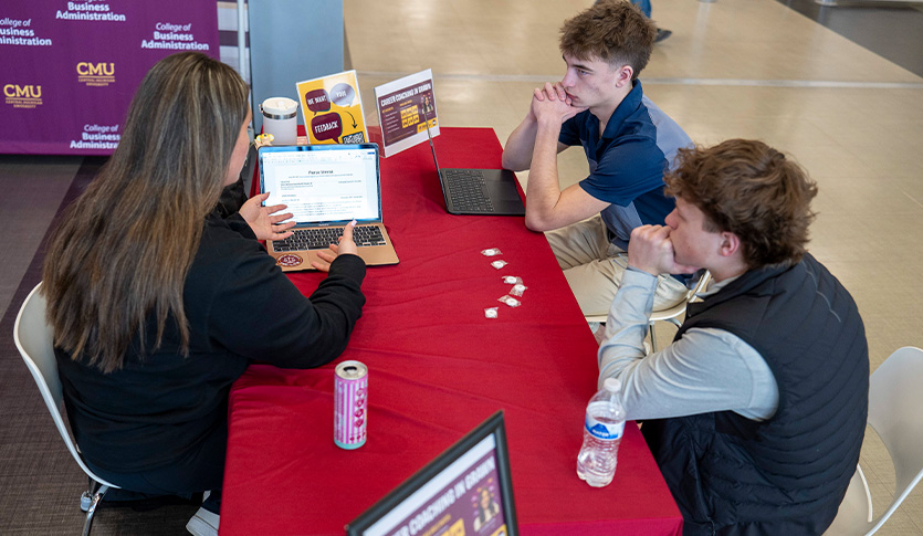Students meet with a peer career coach in Grawn atrium.