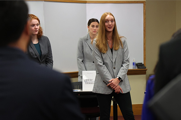 Students are presenting their internship stories