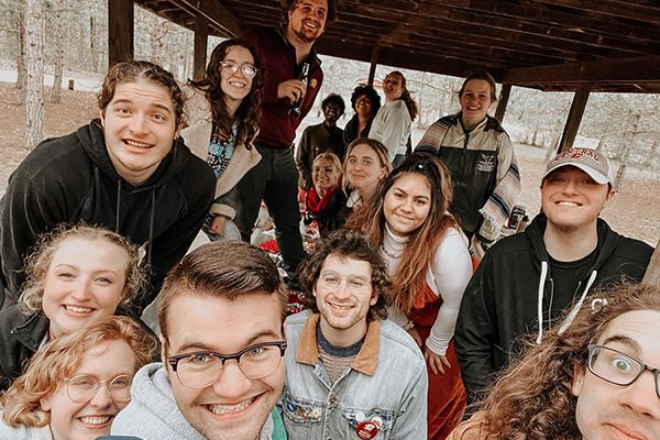 The Alpha Psi Omega group taking a selfie outside.