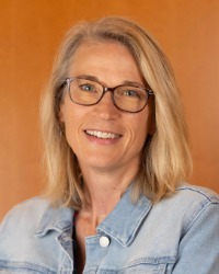 20251030-Stephanie-Foote-headshot-01-200x250