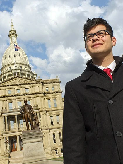 2016-189-033-lansing-capitol-student