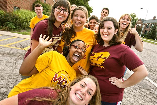 Group of students showing CMU Spirit.