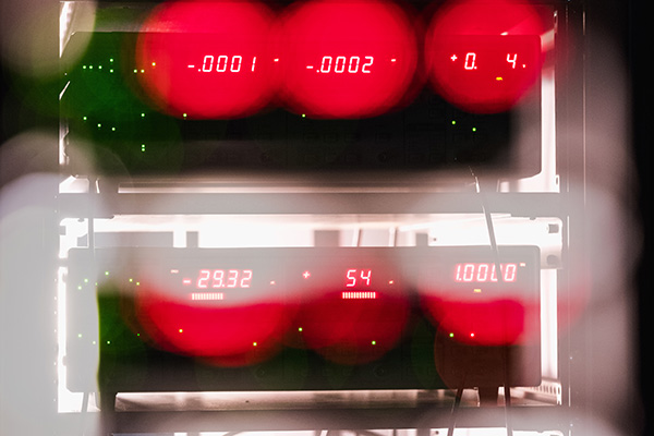 a computer display with red numbers