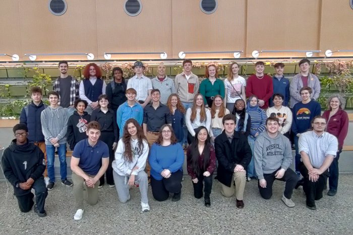 20230910_2023-InSciTE-Cohort_700x467 Students and faculty grouped together in front of a green wall in the Biosciences Building at CMU.