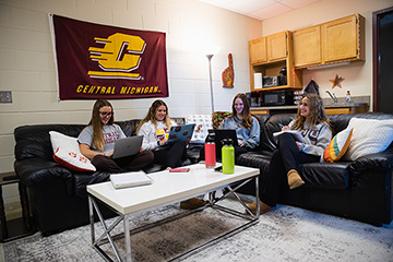 20250529_Groupof4Student_360x240