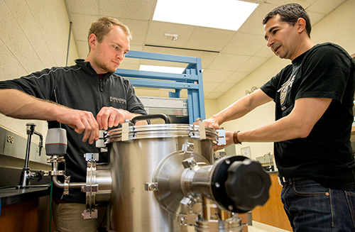 20260806_Jacob-Physics a student and a physics faculty member work with an experiment