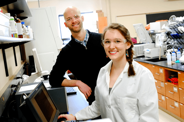 Dr. Ben Swarts and student in TB lab.