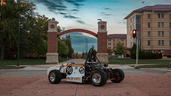 20240329_Arch-FormulaCar_600x339 CMU Formula Society of Automotive Engineers card in front of the CMU Arch.