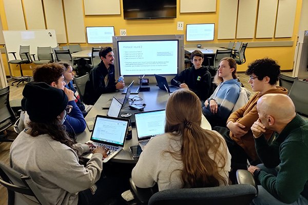 A group of InSciTE students participating in a discussion in one of our active learning classrooms.