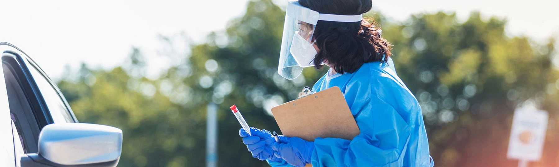 Health professions student at vaccination clini