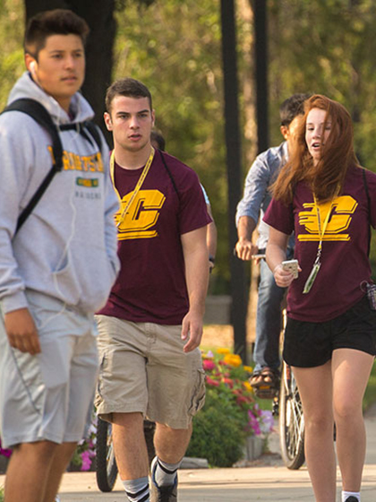 Students walking to class in warm weather