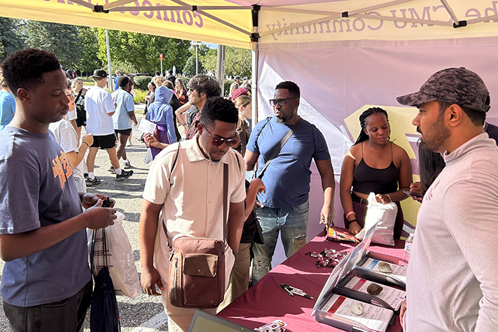 A staff member speaks with students interested in CONNECT services.