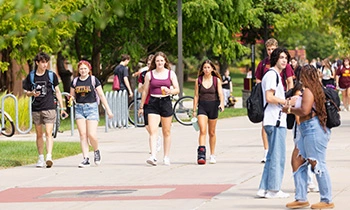 24-08-26 First Day Campus Crowds-0012-350x210