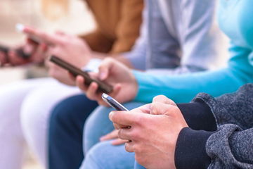 L-usingcellphone-thumbnail