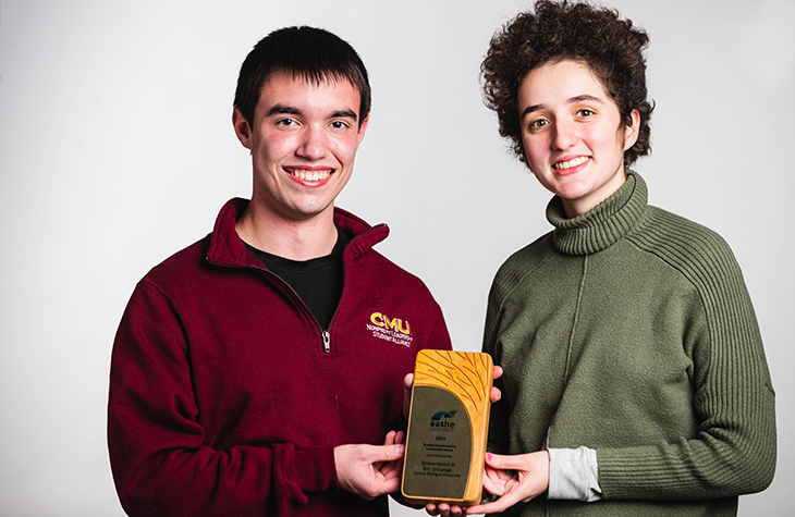 Eric Urbaniak (left) and Teresa Homsi (right) holding the 2021 Student Sustainability Leadership Award