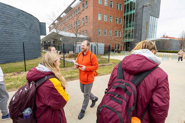 Students get a historical tour of CMU's campus.