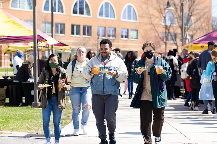 CMU Dining hosted a Grateful event outside of the University Centra, offering food and drinks for the CMU community.