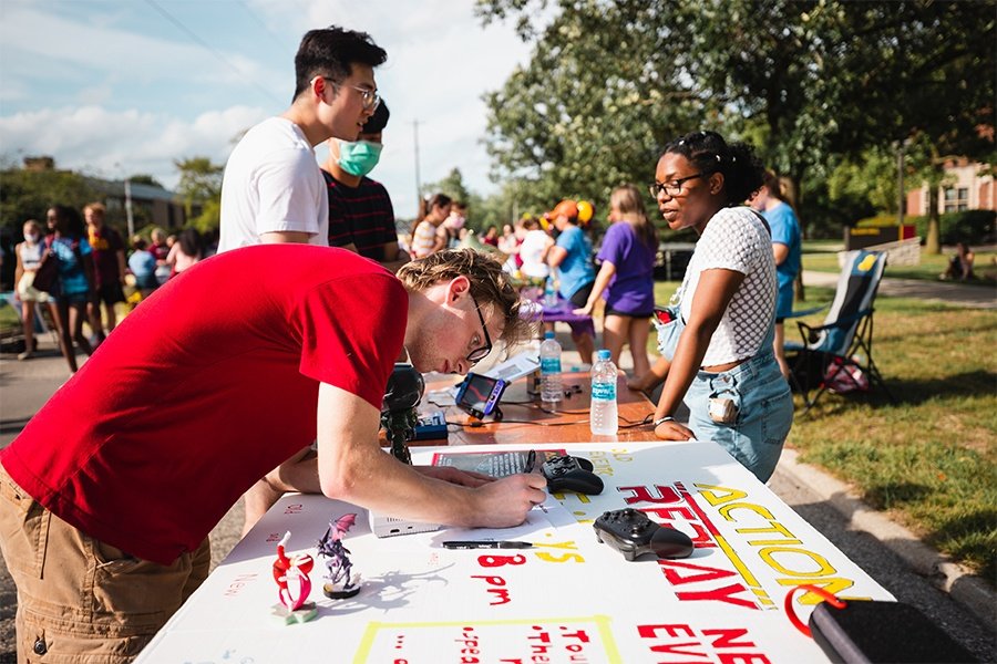 MainStage students tabling