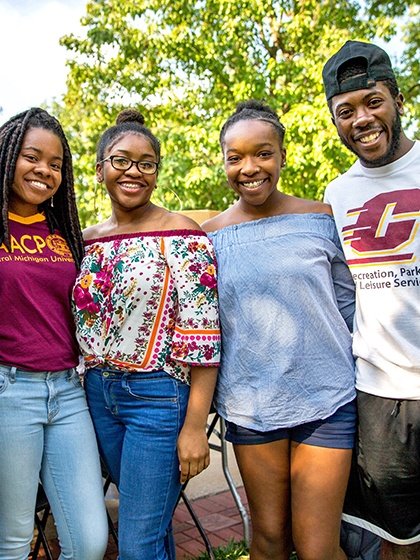Students pose for a picture during annual Get Acquainted Day event