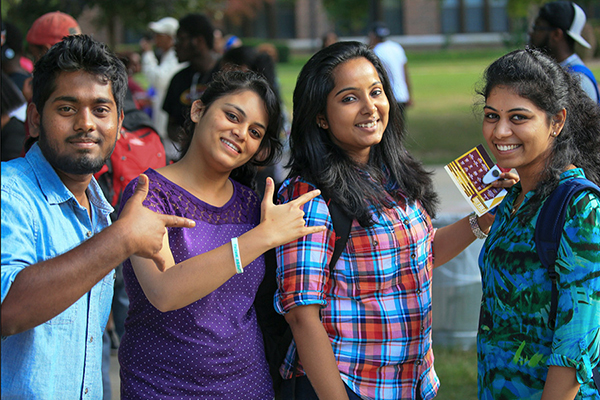 Students at Get Acquainted Day