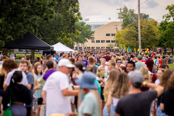 A crowd of CMU students, faculty and staff gathered on Franklin street at MainStage