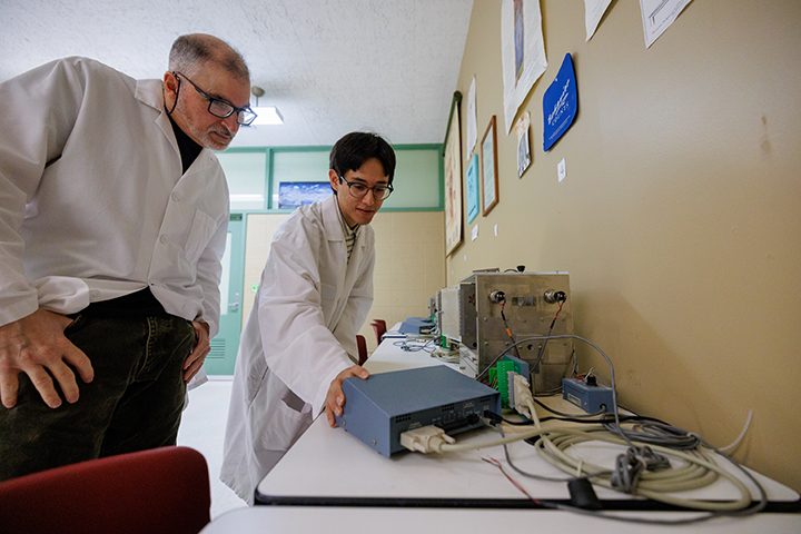 Aldo García-Pájaro and Dr. Mark Reilly research The Effects of Sample Trial Manipulation on Impulsive Choice during the McNair Research Institute 2026.
