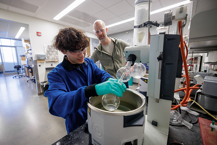 Nic Spicer and Ben Swarts Nic Spicer and Dr. Ben Swarts research Development of Glycolipid Derivatives as Potential Therapeutics Against Tuberculosis during the McNair Research Institute 2026.