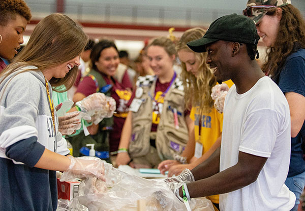 students volunteering during Leadership Safari