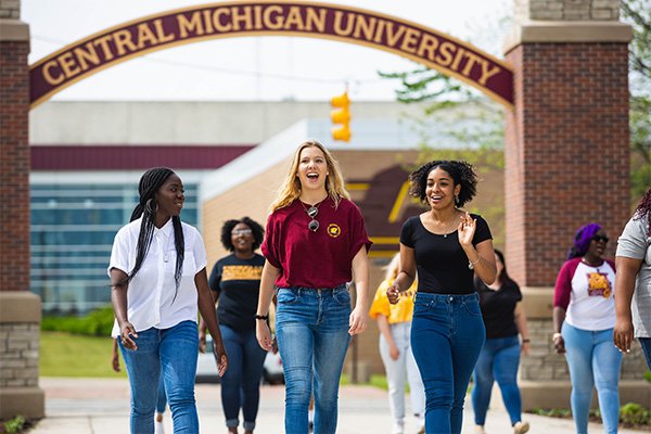 2019-228-045 Students Walking Orientation as Students Walking on campus during Orientation
