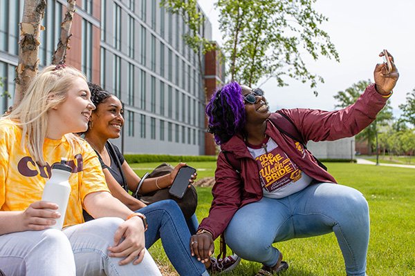 2019-229-026-ants-around-campus-qk Students on lawn at CMU taking a photo together
