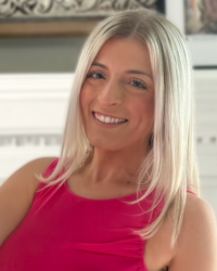 Cristina Pizzimenti 200x250 A woman with blonde hair and a pink tank top smiles at the camera.